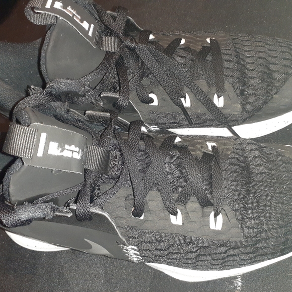 Lebron Nike Witness 5 - Picture 8 of 8